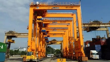 Rubber-tyred container gantry crane